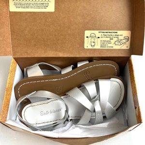 Saltwater Sandals Size 5 new